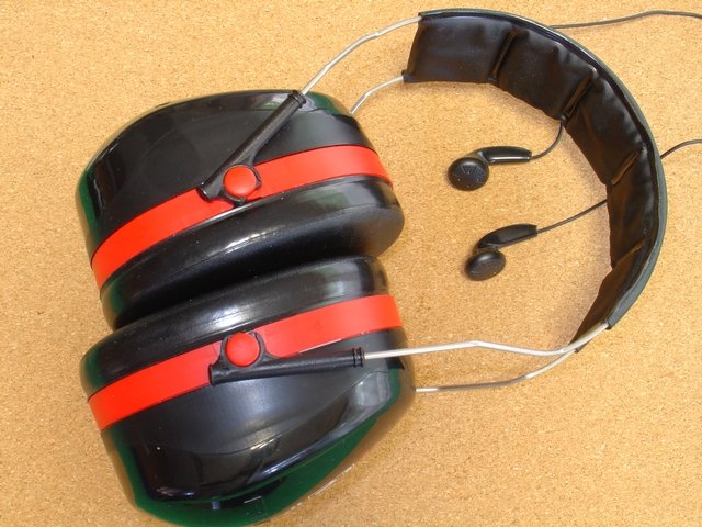 The Best Headphones for Airplane Travel and inexpensive too